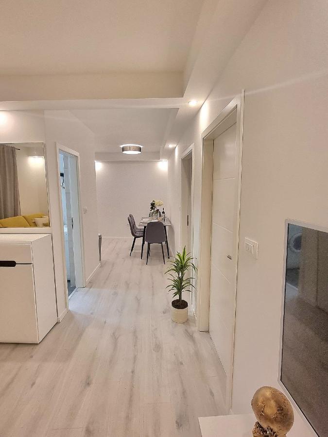 Un Ami Pula Exterior foto