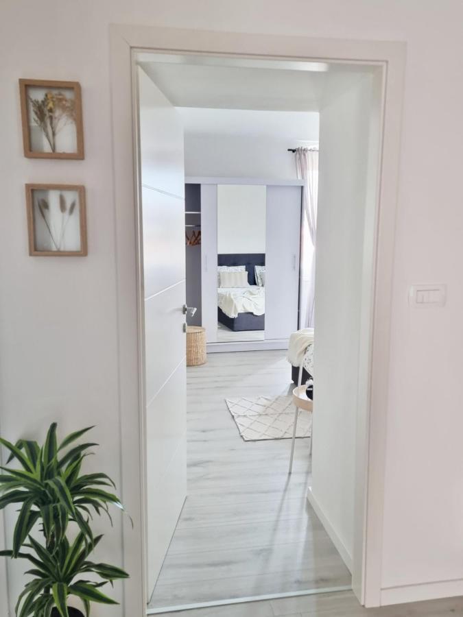 Un Ami Pula Exterior foto